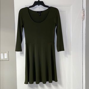 NWOT Green skater dress with half sleeve